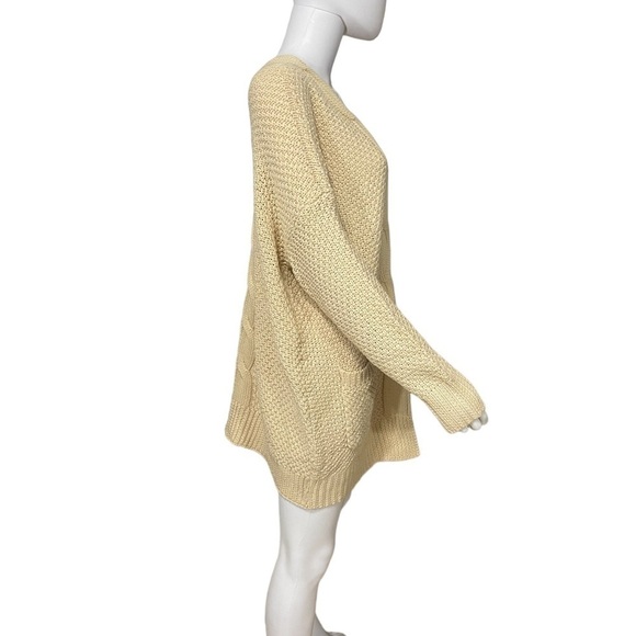 BLUSHING HEART Cardigan Knit Sweater
New - Picture 5 of 7